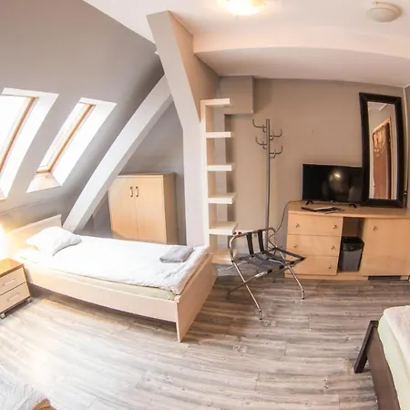 Hostel Fitness - Restauracja, Darmowy Parking I Silownia